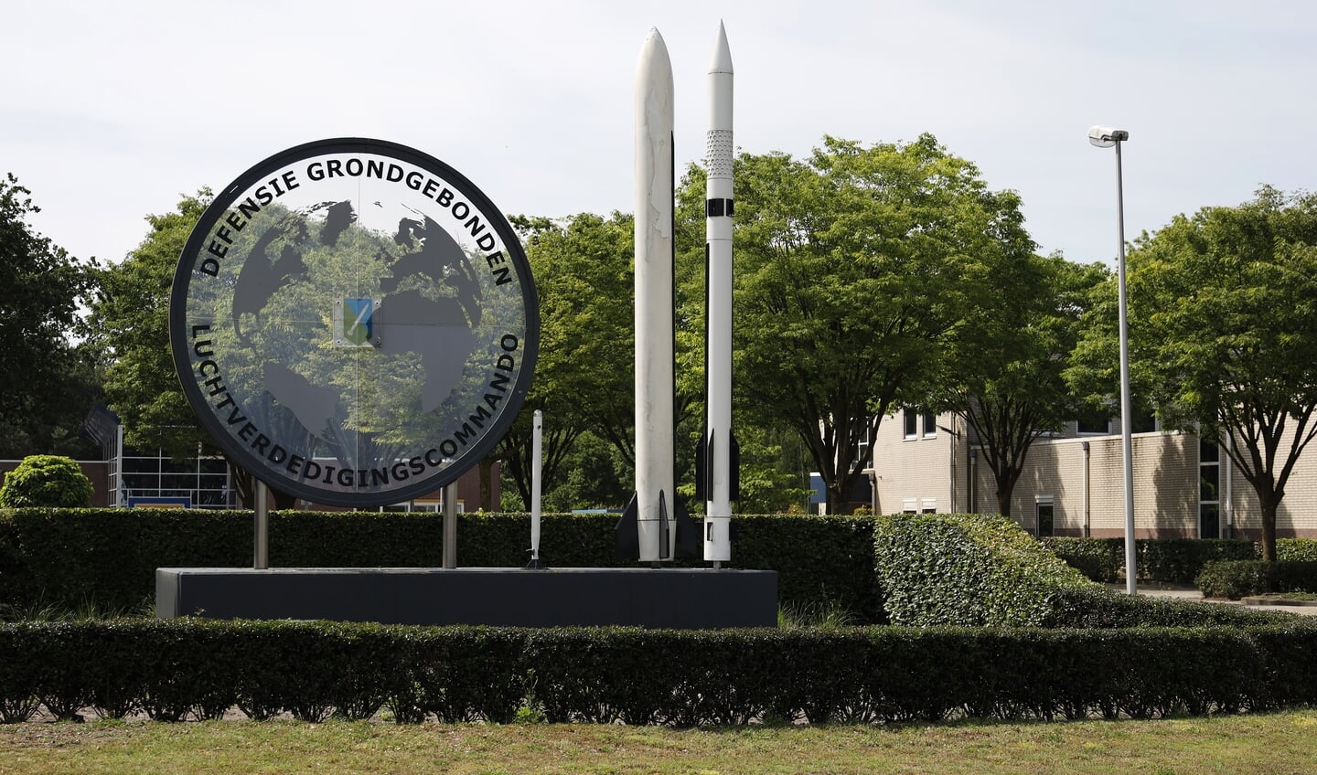 De Luitenant-generaal Bestkazerne in Vredepeel, de voormalige luchtmachtbasis De Peel.