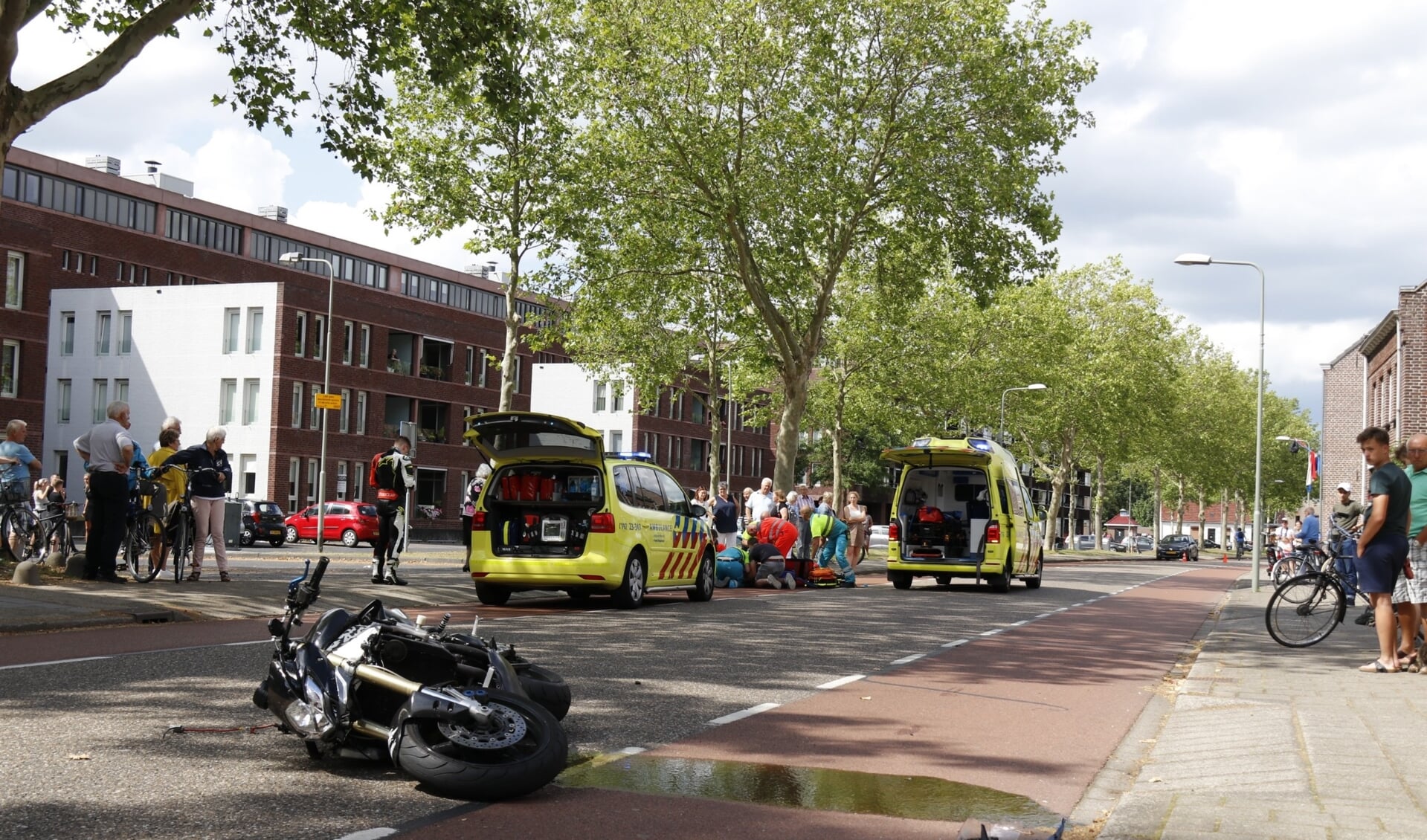 Motorrijder gewond bij aanrijding op Raadhuisstraat in Venray. 