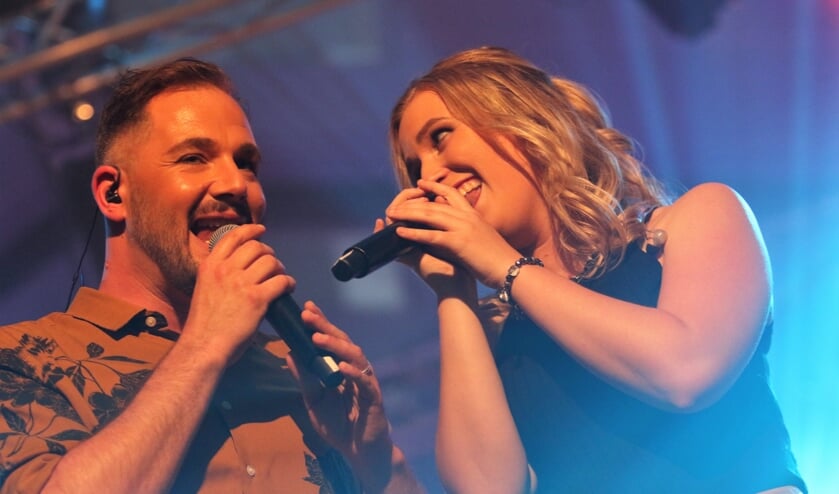 Ees Hoving en Kyra Zegers zongen een duet.