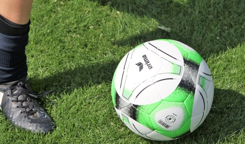 Het regent weer afgelastingen in het amateurvoetbal.