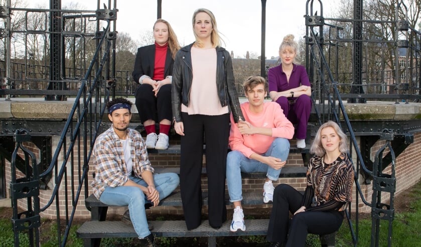 De cast van de musical Pijnstillers.