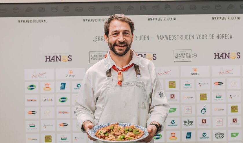 Een trotse Nederlands kampioen Edwin Hollanders van pannenkoekenhuis De Perdsta