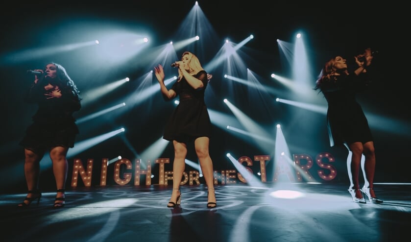 Onder meer de zusjes van OG3NE schitterden op het podium van Schouwburg Venray.