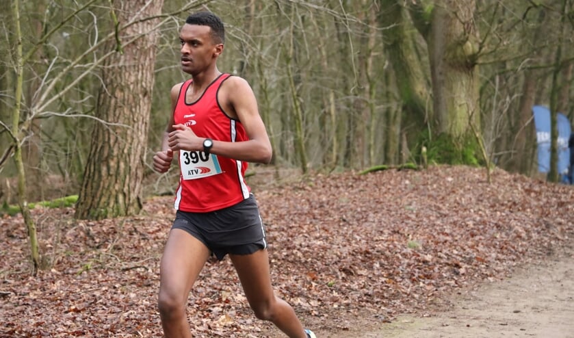 De korte cross werd verrassend gewonnen door junior Michael Woldemesekel.