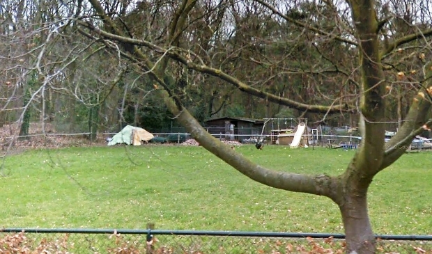 <p>De kippenstal achter de wei blijft nog drie jaar gedoogd</p>