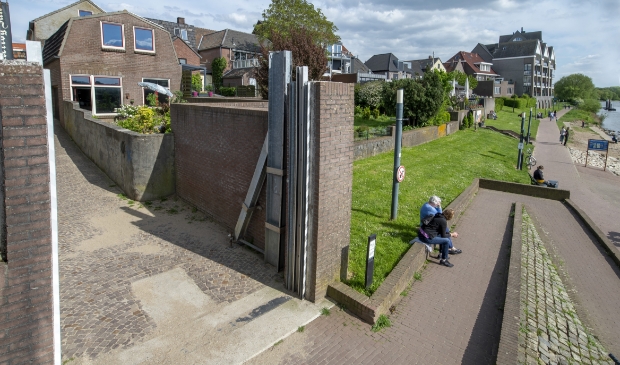 Afsluitbare waterkering in Arcen