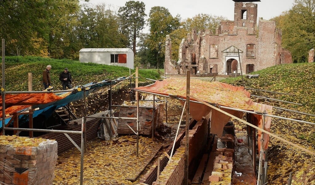 De restauratie van de oude brug kasteel Bleijenbeek ligt op schema