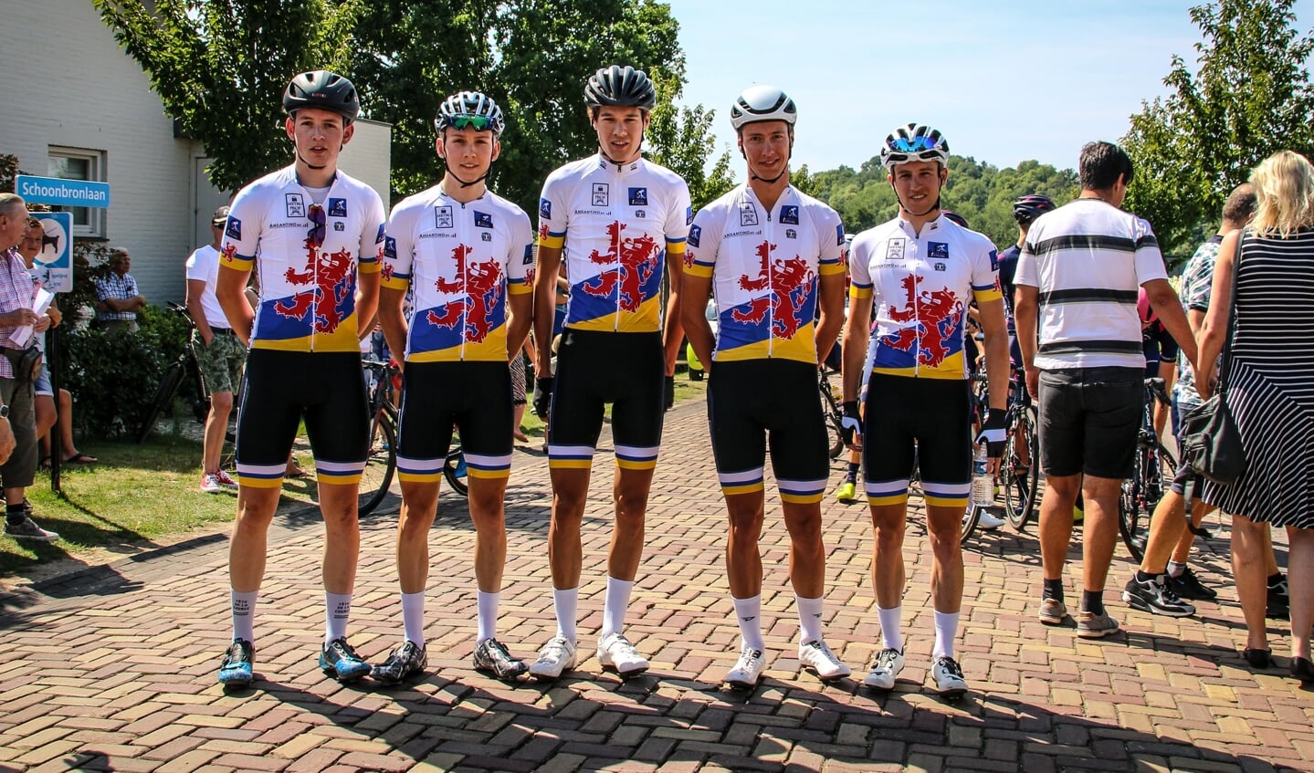 De Limburg Cycling Selectie voorafgaand aan de Hel van Voerendaal.