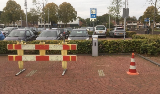 Al enkele weken zijn de parkeerplekken voor elektrische auto's afgesloten
