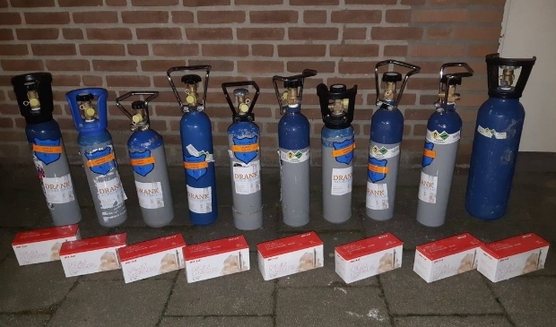 De gevonden gasflessen werden in beslag genomen