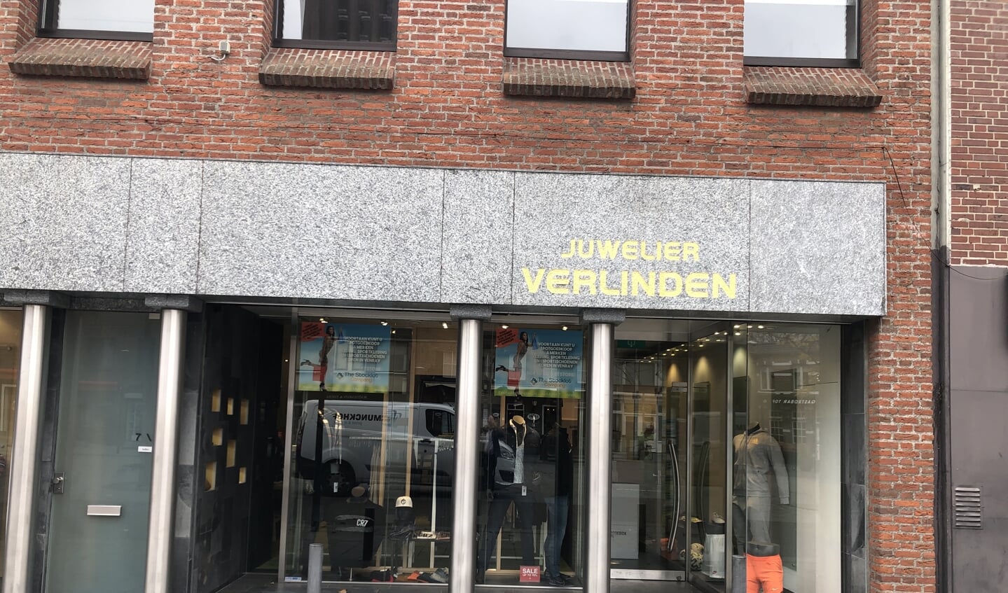 The Stocklot Company zit in het pand van de voormalige juwelier Verlinden in Venray. 