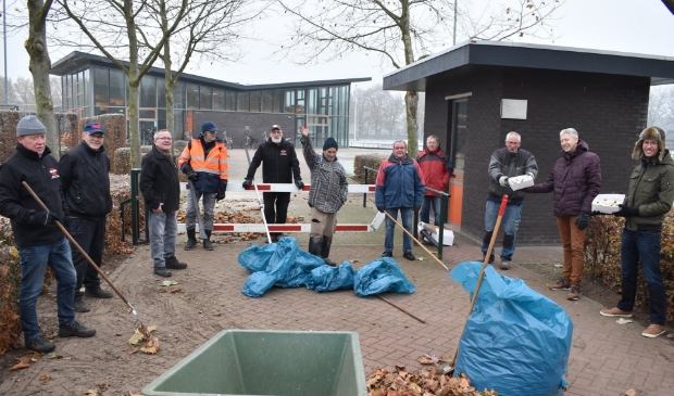 Dorpsraad trakteert de Offerse vrijwilligers bij De Alverman