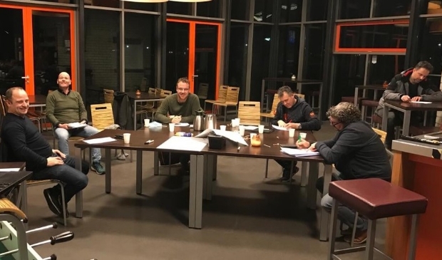 Vertegenwoordigers van de voetbalclubs bespreken uitbreiding van samenwerking