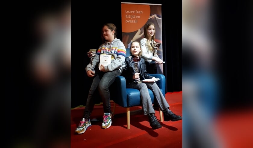 De drie winnaars van de regionale voorleeswedstrijd.