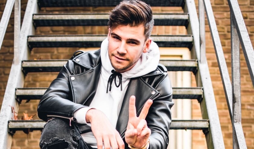 Stef Classens heeft zich naar een plek in de halve finale van The voice of Holland gezongen.
