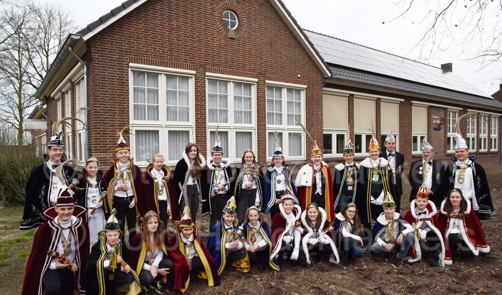 De jeugdprinsen en jeugdprinsessen uit de kerkdorpen en kom van Venray.