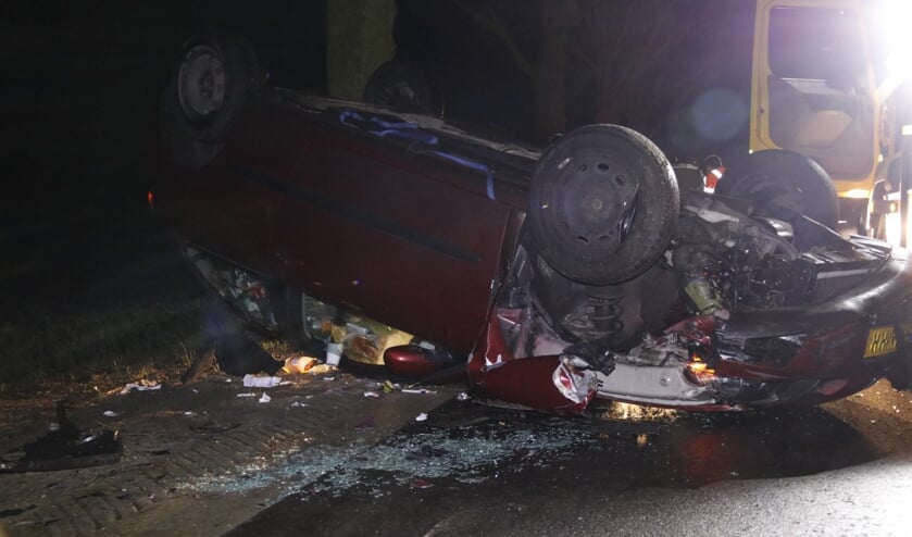 Auto op de kop in Oirlo.