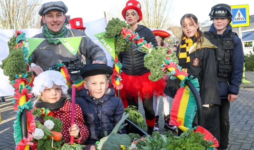 Carnaval startte in de wijk Landweert met de scholenoptocht.