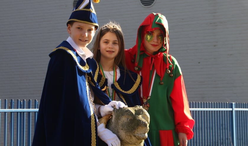 Prins Tim, prinses Eliza en nar Matthew van De Bongerd.