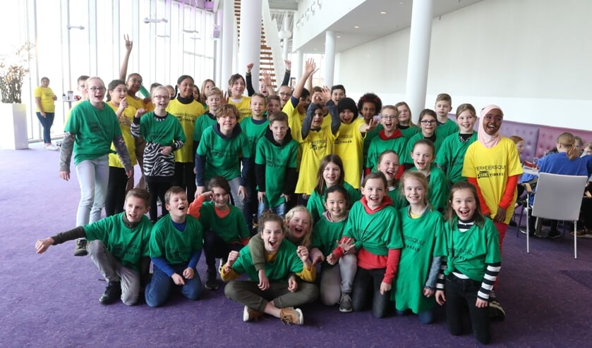 De finalisten van Krokodaris en Petrus' Banden samen op de foto.
