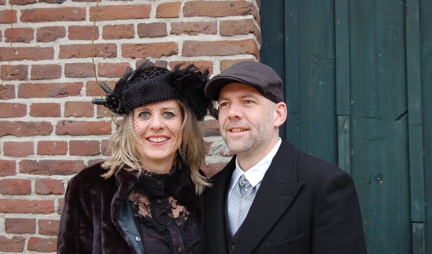 Ralf Boom en Anouk van Bussel: boerenbruidspaar Keieschieters Geijsteren.