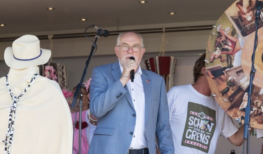 <p>Burgemeester Van Soest: “Het onderzoek maakt duidelijk hoe de dorpsbewoners denken over de toekomst van het azc."</p>