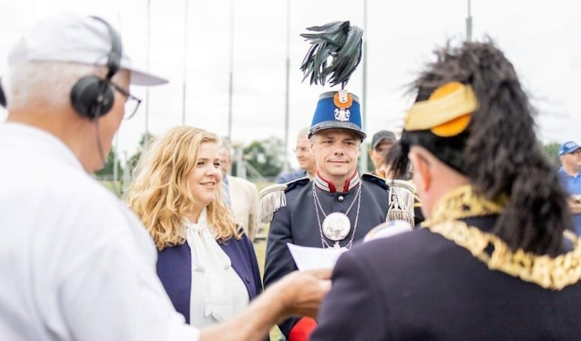 Wethouder Anne Thielen en Bernie van Lierop van 't Zandakker Gilde Sint Jan tijdens het OLS in Sevenum. (Foto: OLS2019)