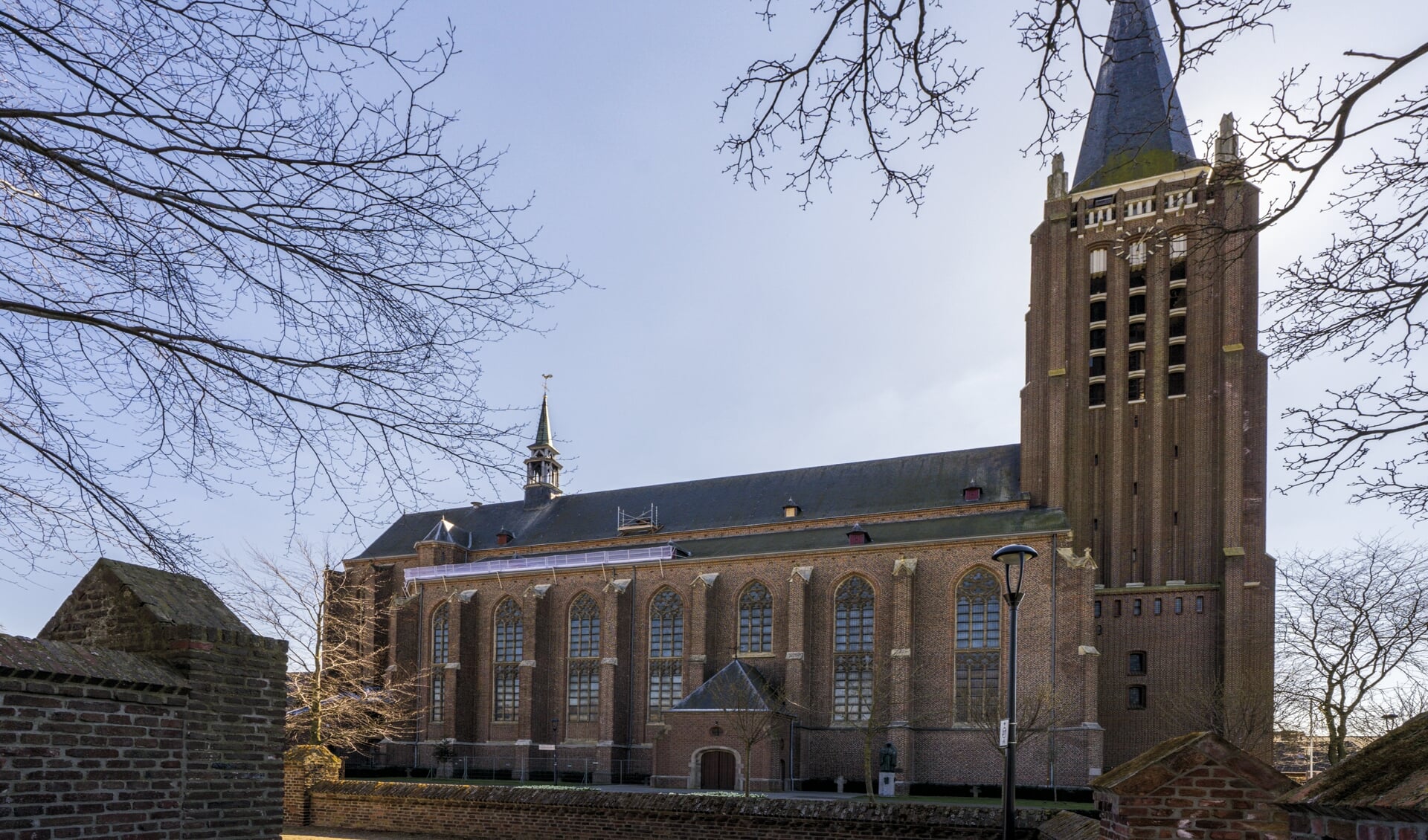 Carillonconcert op 5 mei vanuit de toren van de Grote Kerk.