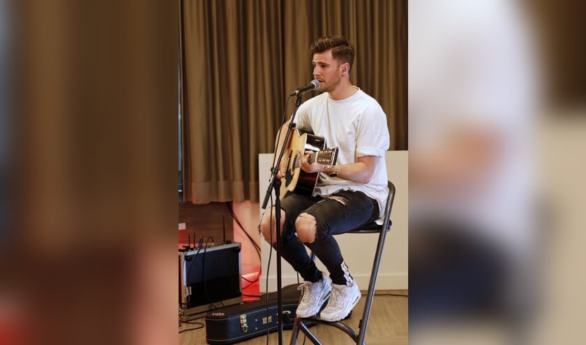 <p>Stef Classens tijdens de opnames van Hart voor Venray. </p>