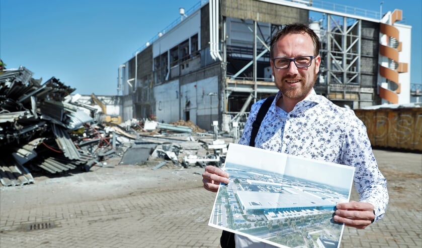 Mark Boots laat op het oude Xerox-terrein een impressie zien van de nieuwbouw.