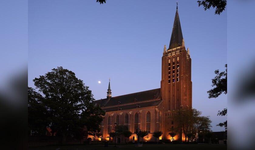 <p>Ook vanuit de toren van de Grote Kerk is zaterdag tussen 14.00 en 14.30 uur Tong Tong en Carillon te beluisteren.</p>