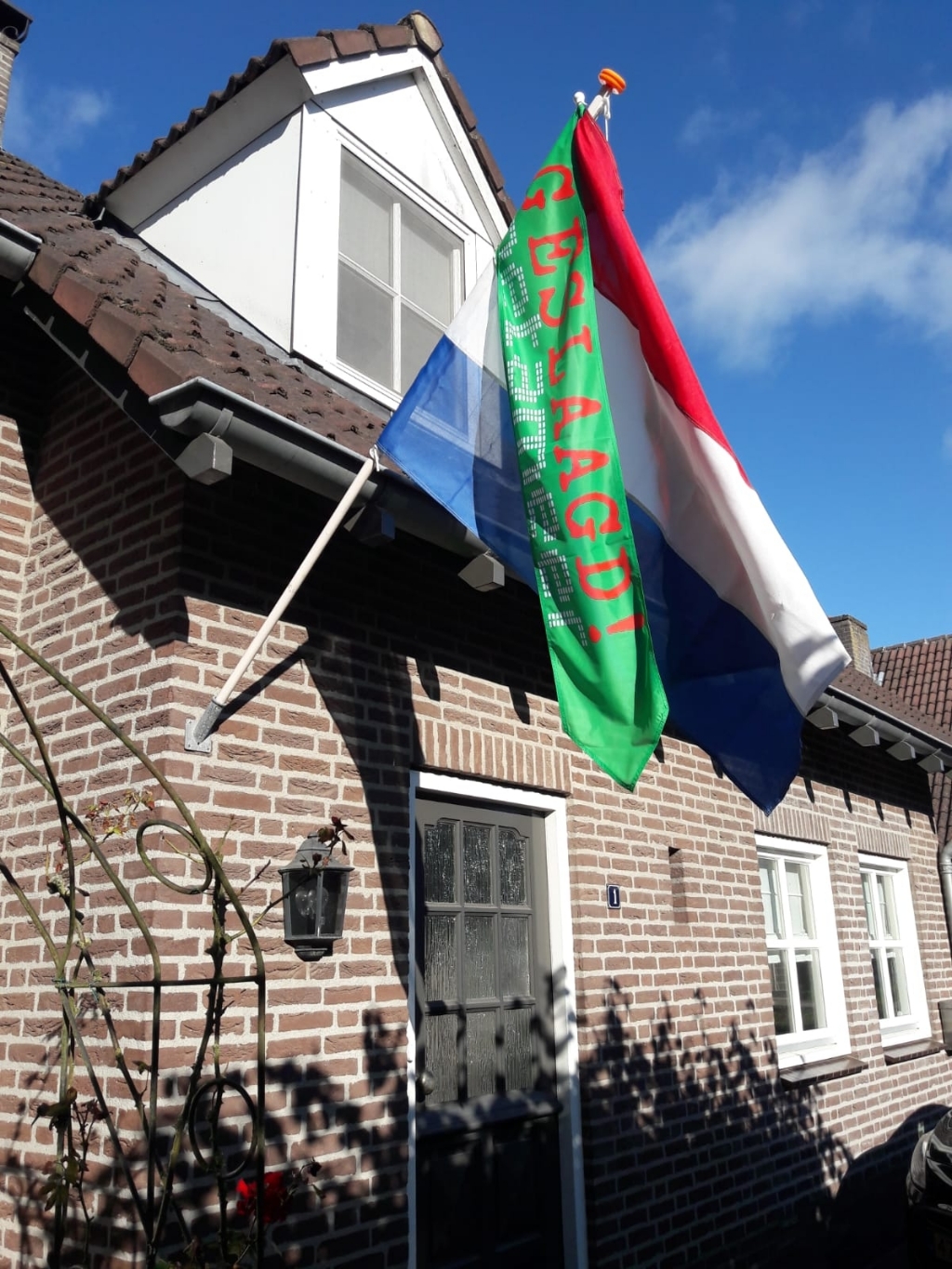 De Metameervlag en wimpel hangt uit voor alle geslaagde leerlingen.