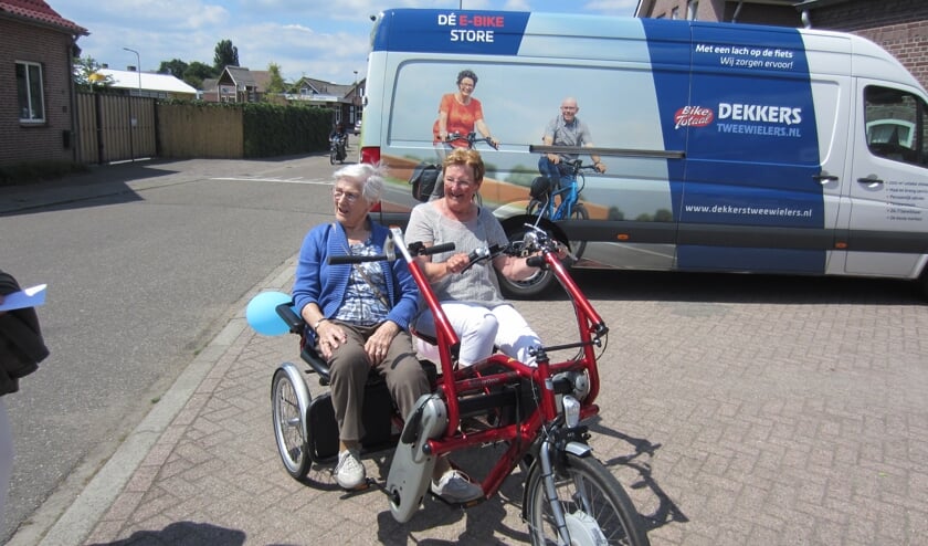 Een kleine 60 inwoners van Merselo probeerden de duofiets zaterdag uit.