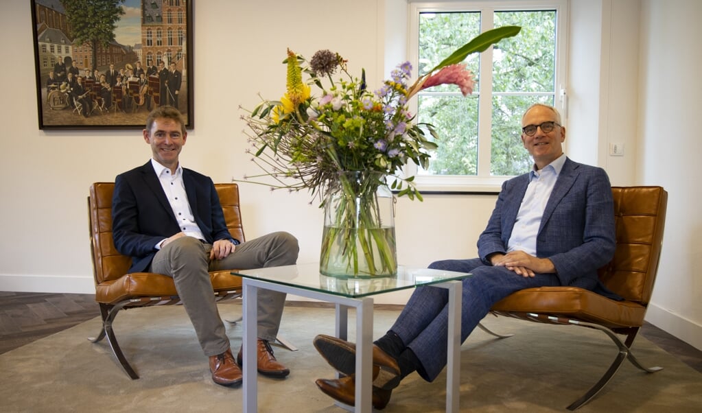 Prof. Dr. Joop van den Bergh (links) en burgemeester Luc Winants.