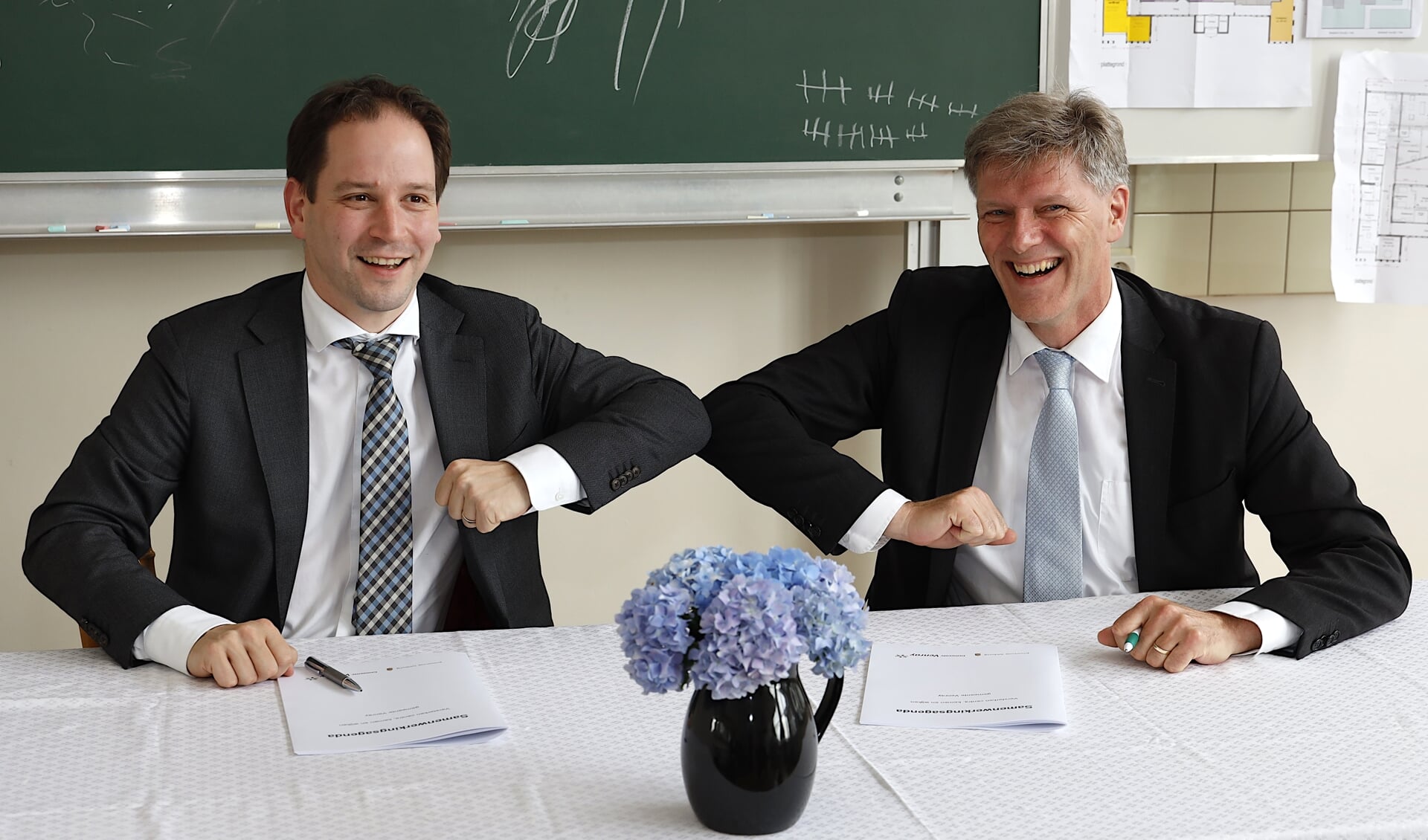 Wethouder Jan Loonen (rechts) en gedeputeerde Andy Dritty. 