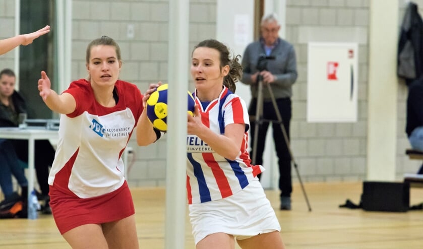 Astrid Classens (r.) wordt trainer/coach van het eerste team.