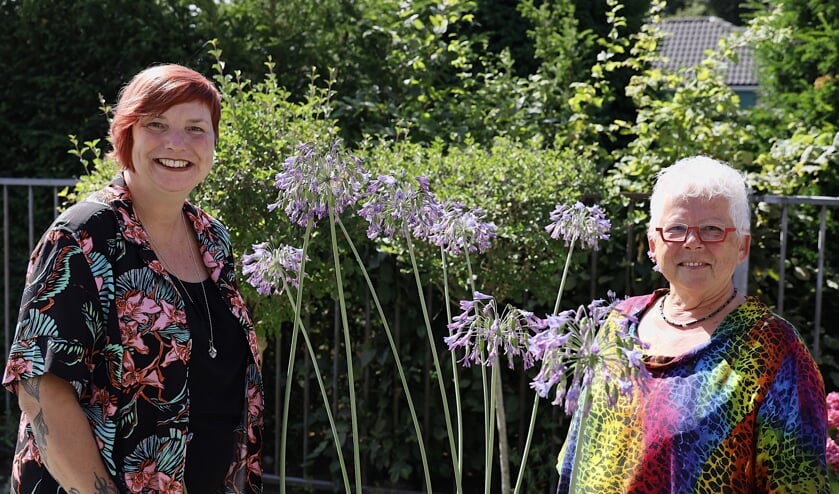Noëlle Beijers (l.) en Gerda Janssen, vrijwilligers van EVA.