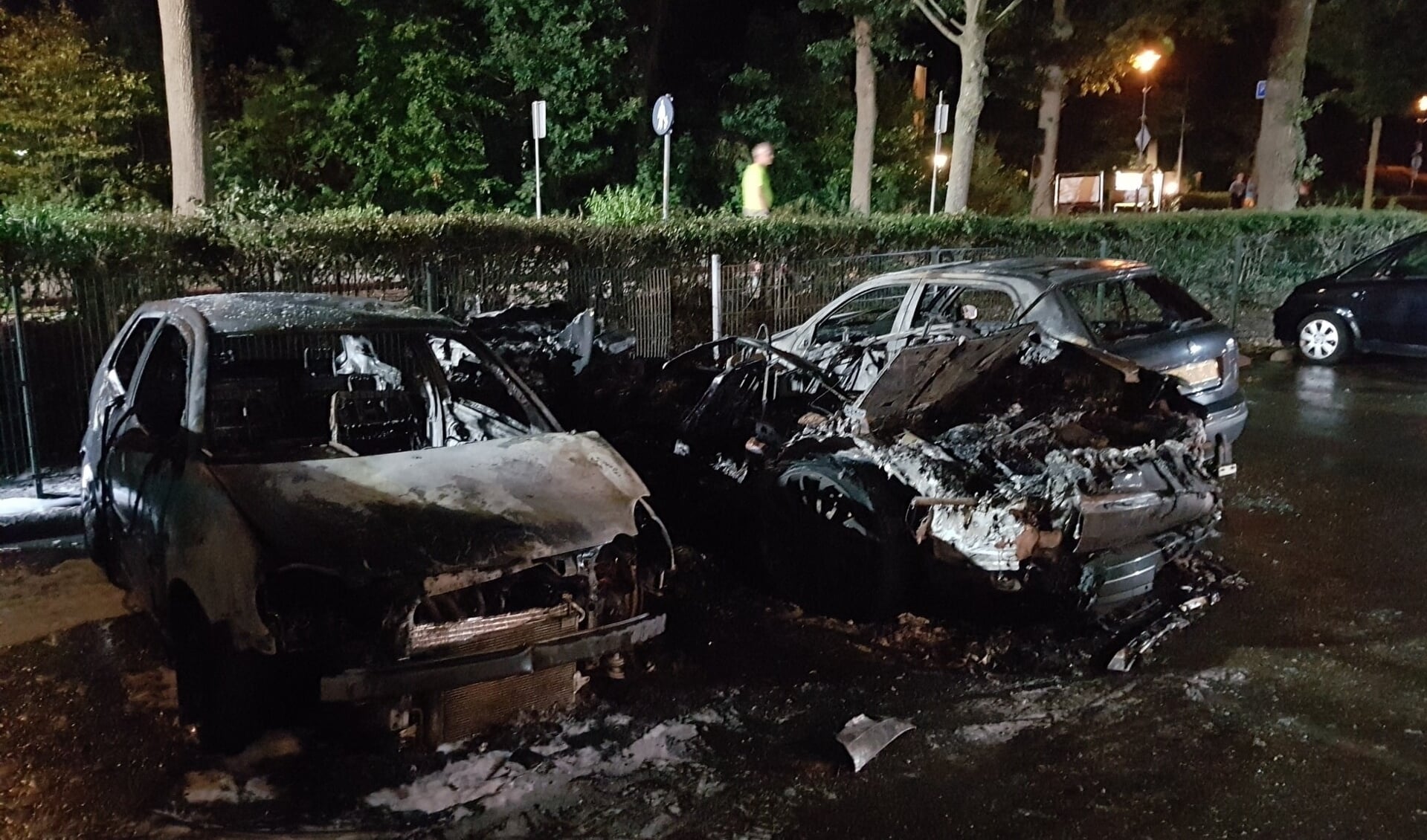 Drie auto's totaal uitgebrand