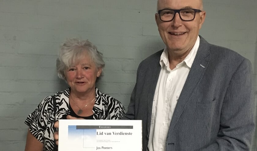<p><em>Foto: Jos Peeters en zijn vrouw Truus vlak nadat hij afscheid heeft genomen als voorzitter..</em></p>