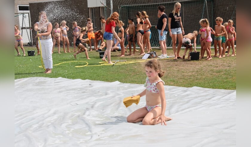 <p>De buikschuifbaan was een groot succes.</p>