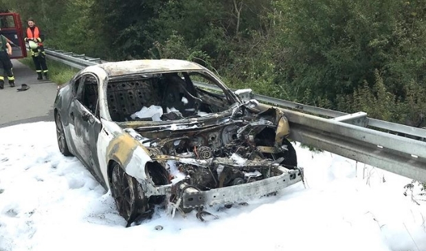 Auto volledig uitgebrand na ongeval