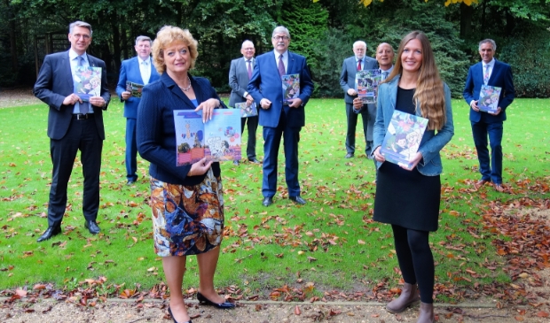 Het tweetalig kleur-, handwerk- en puzzelboekje stuurt kinderen op
ontdekkingsreis door de grensstreek