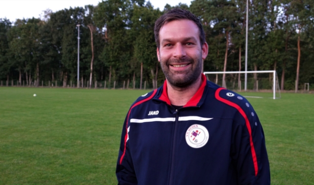<p>Peter ten Haaf blijft ook volgend seizoen trainer van Heijen</p>