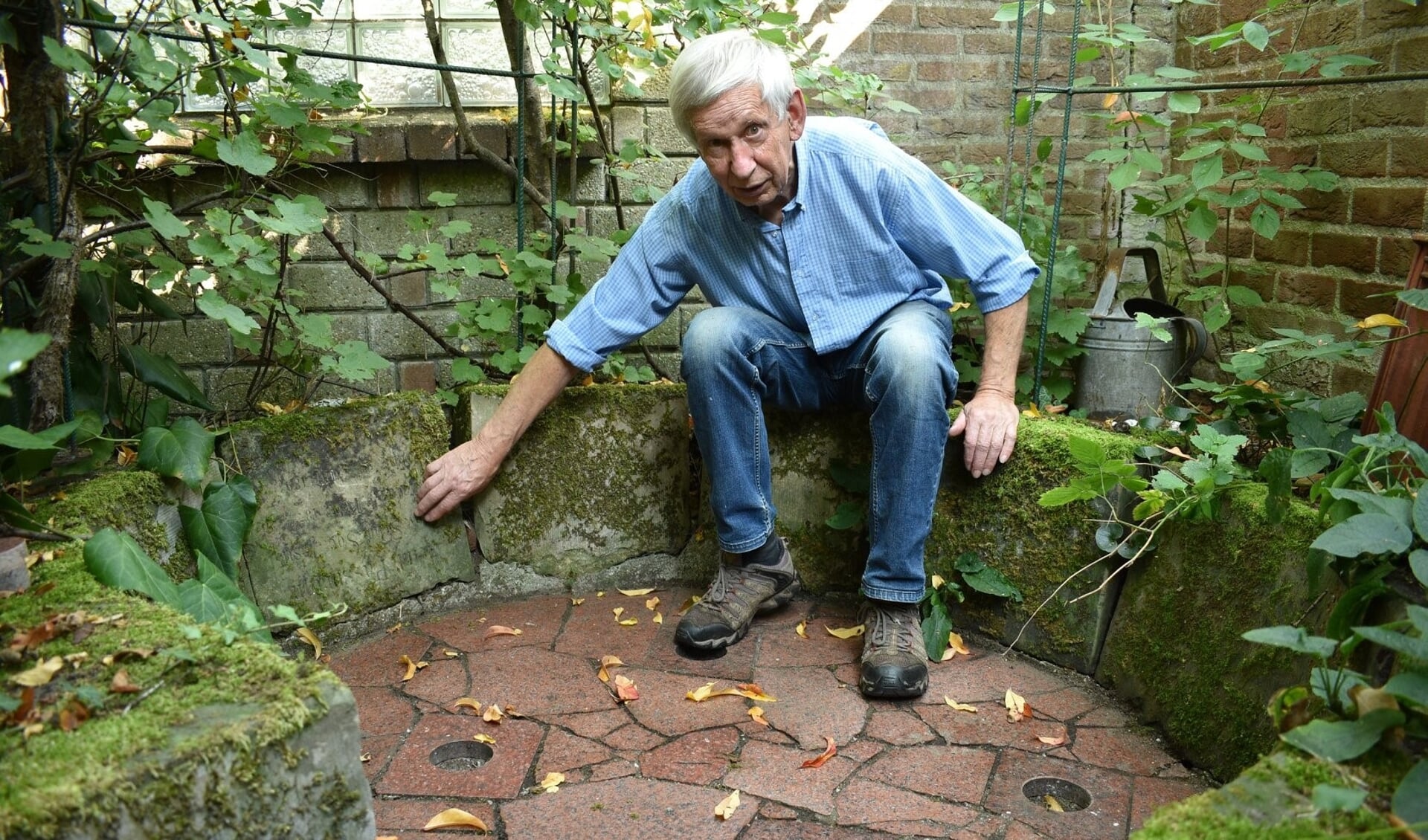 Gert Verrijdt stelt de grafstenen beschikbaar voor Bleijenbeek