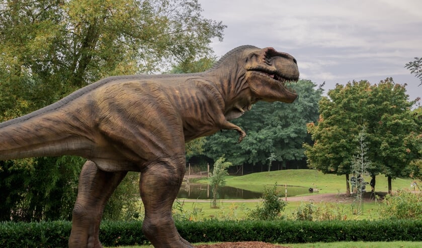 <p>Een van de kolossale dino's in ZooParc Overloon.</p>