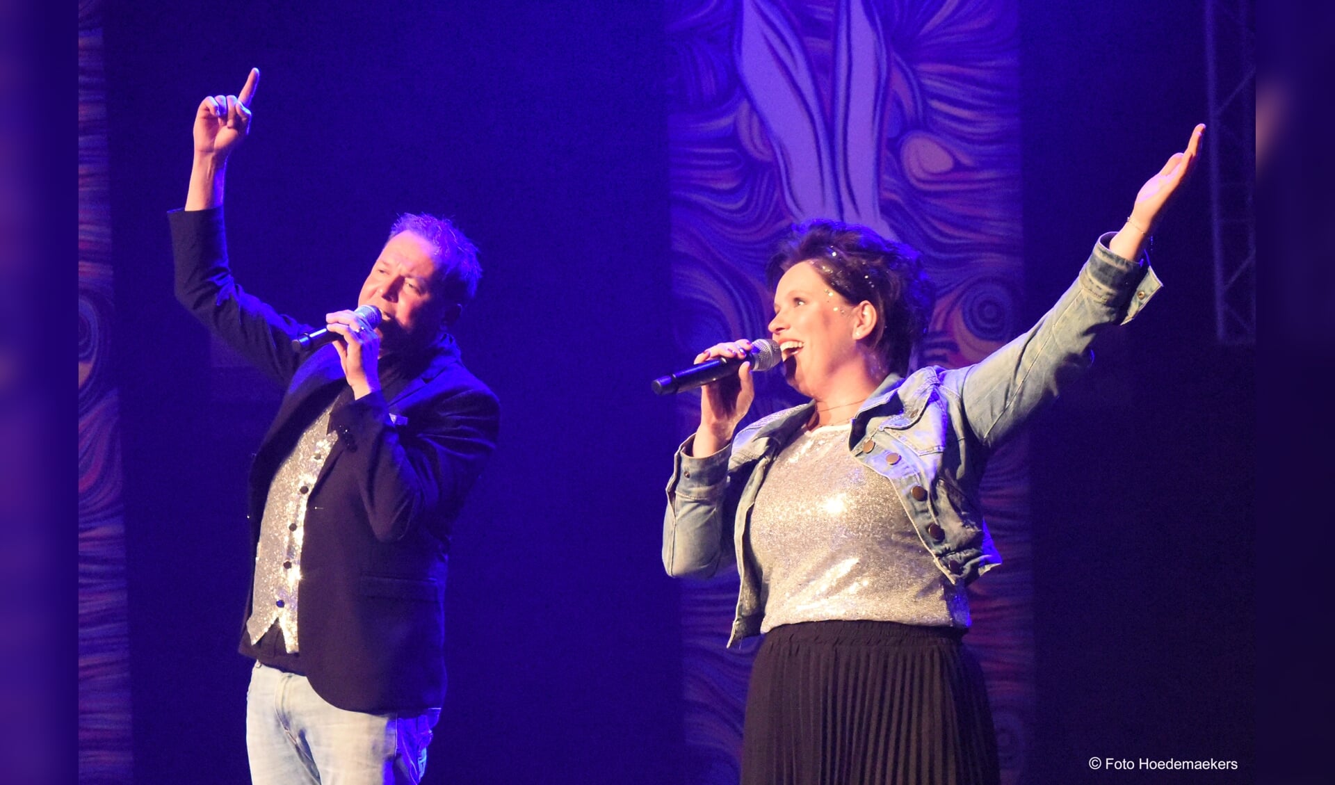 Marcel Holtackers en Lizanne Arts (Loss!) wonnen zaterdagavond et liedjesfestival van De Piëlhaas. 