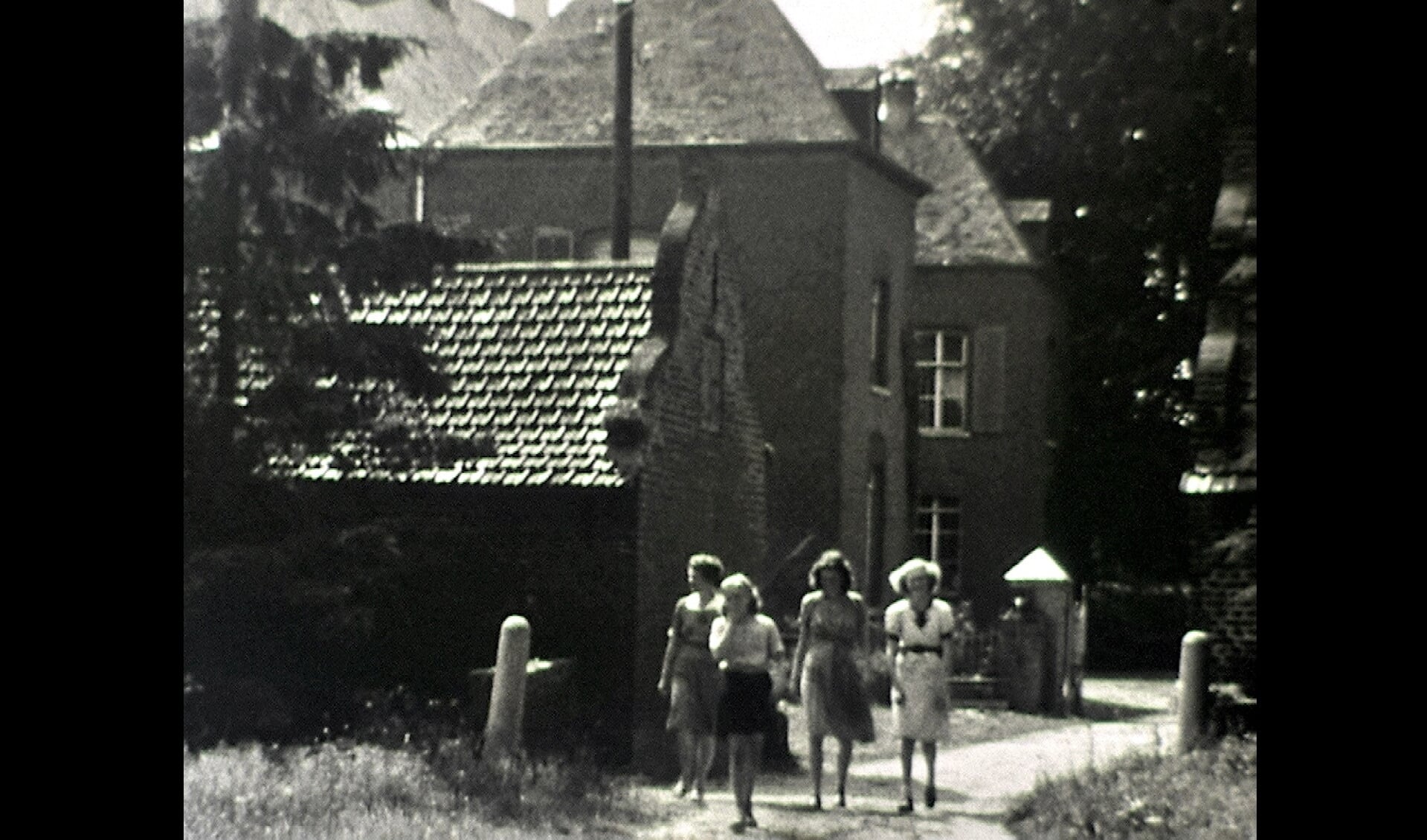 De familie Dusé bij kasteel Hattert in Vierlingsbeek. 