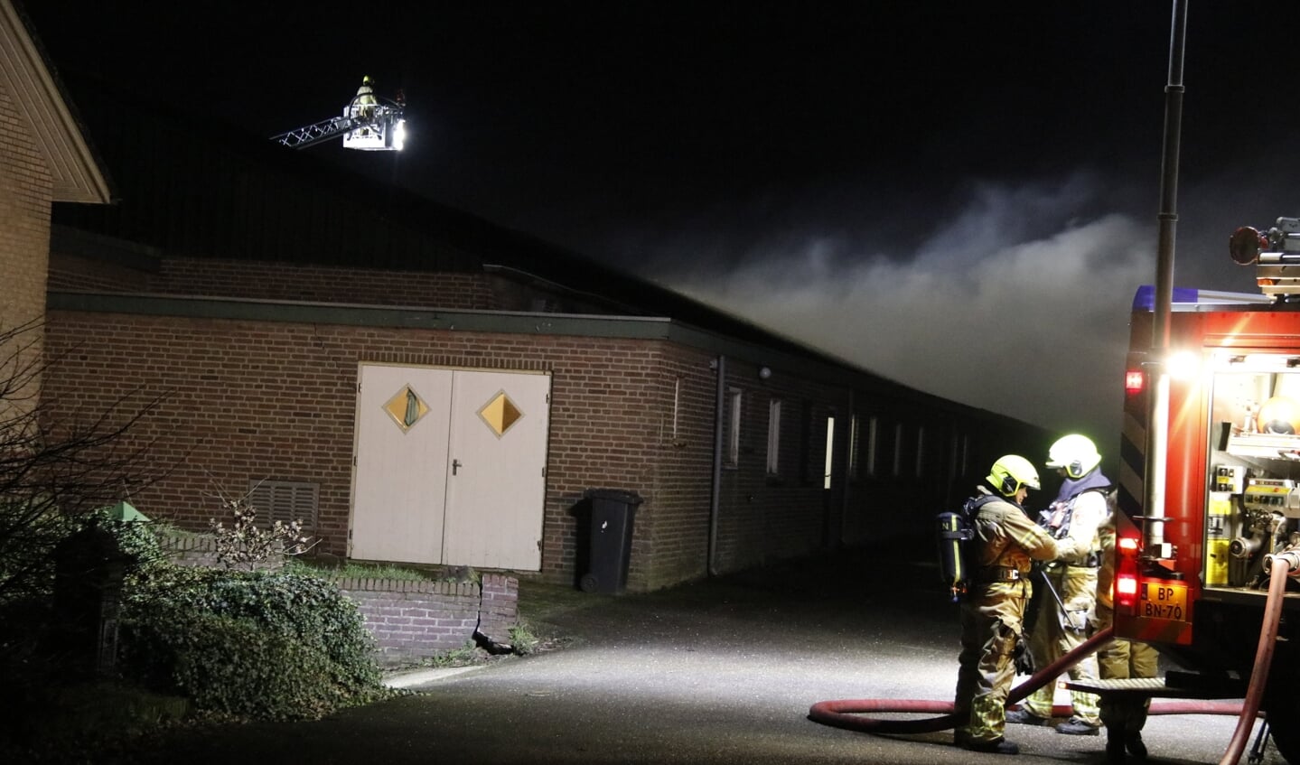 De brandweer rukte woensdagmorgen uit voor een brand in een champignonloods in Ysselsteyn. 
