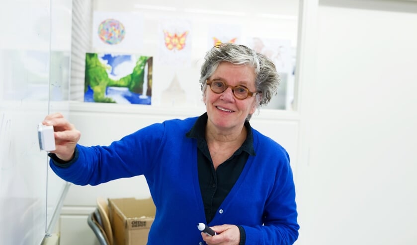 <p>Hetty van der Westerlaken, docent Stevensbeek: "Ik houd beter zicht op wat leerlingen leren als ik vaker per week online lesgeef."</p>