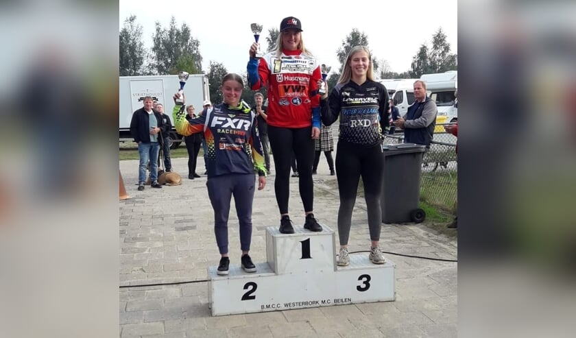 <p>Podium ONK Women Westerberk met geheel rechts Britt Jans-Beken.</p>